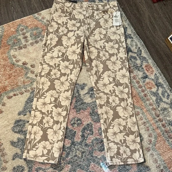 GUESS Taupe Floral Spring Straight High Girly Jeans with Cream Print - Picture 10 of 11